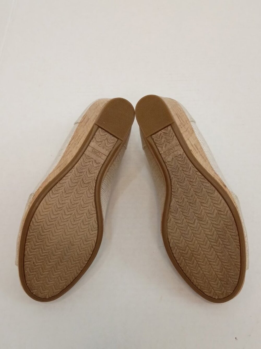 TOMS Stella Cream Tan Peep Toe Cork Wedges Size Women's 8 - Picture 6 of 7